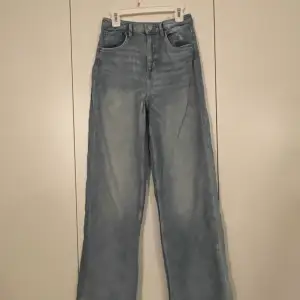 Wilde leg jeans från hm, super bra skick, reglerbar i midjan