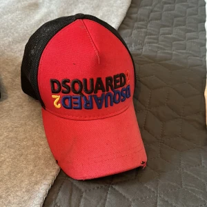 Ds2 keps  - Dsquared2 trucker keps 