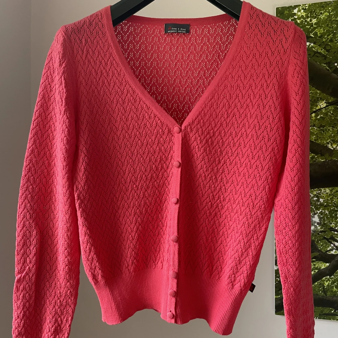 Korallröd finstickad kofta ekologisk bomull 