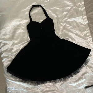 Killstar klänning i velour - Klänning från KILLSTAR i velour, finns fler inlägg om denna skrolla ner i flödet för mer info⤵️