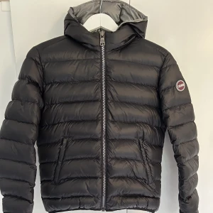 Colmar dunjacka - Nyskick  Italiensk storlek 44 motsvarar eu storlek 38