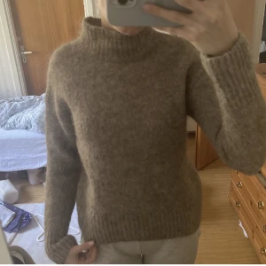 Stickad tröja  - Sa fin stickad tröja i skick som ny!