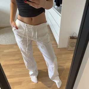 Linnebyxor!! - Skit snygga linnebyxor från bonprix collection! Säljer då de är lite för långa på mig som är 169/170cm🫶Passar till allt, jättebra skick😻Hör av dig vid frågor!