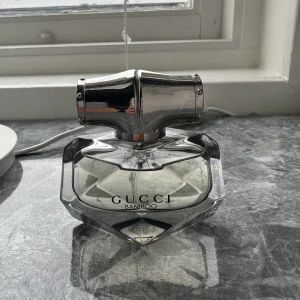 Gucci Bamboo - Gucci Bamboo parfym. Använd fåtal gånger. 30 ml. Nypris: 860 kr. Mitt pris: 300 kr. Köparen står för frakten. 