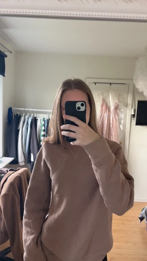 Sweatshirt  - En jättefin rosa/beige sweatshirt, säljer pga att den inte kommer till användning, stl xs men passar xs/s