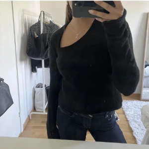 Cut out tröja - Cut out tröja i så skönt material!