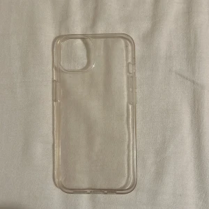 Mobilskal iPhone 14 - Hej säljer detta genomskinliga iPhone skalet från hm🫶🏼 Köpte för 170 säljer för 100🫶🏼