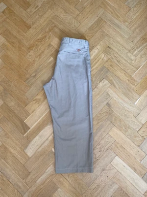 Dickies pants - Dessa dickies byxor har en asfet passform och är jätte snygga. Använda men i väldigt bra kondition.