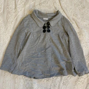 Trekvartsärmad kofta - Så söt trekvartsärmad kofta! Står ej storlek men skulle säga S/XS💘