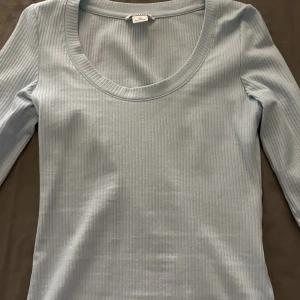 Ljusblå långärmad  - Använd 1 gång, najs basplagg 🩵