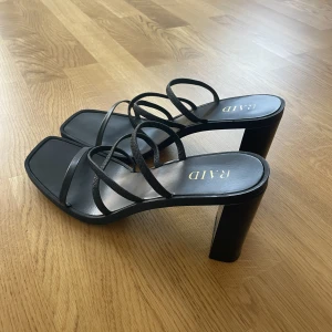 klackar från Raid - Storlek 39