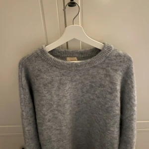 Stickad tröja  - Stickad tröja från hm, nypris 700