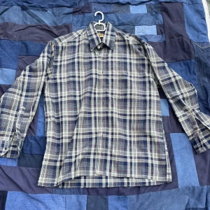 Skjorta  - Otorligt snygg skjorta med en otrolig passform! Dm vid frågor om mått och andra frågor:)