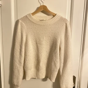 Tröja  - En super söt och mysig tröja från monki som inte används längre..❤️