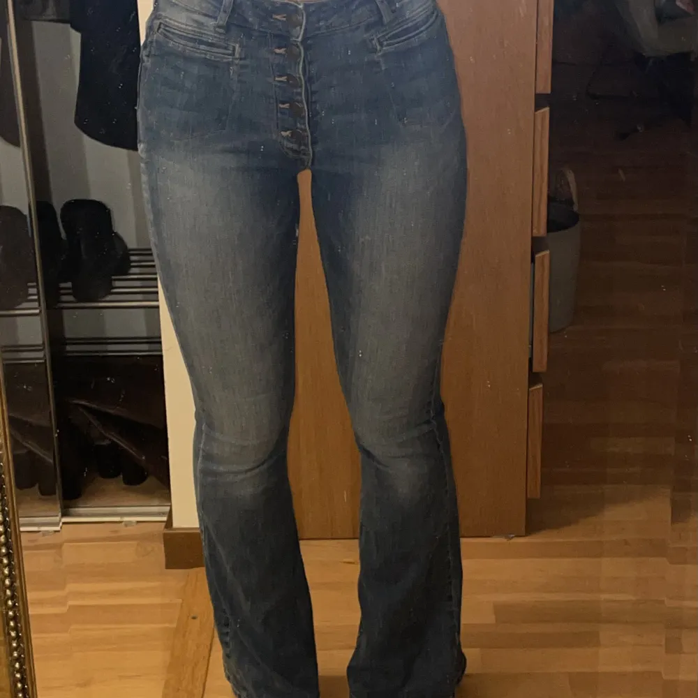 Low waisted bootcut jeans! Super fina, vintage Lindex jeans! Står att dom är high waisted men det är dom inte på mig😊. Jeans & Byxor.