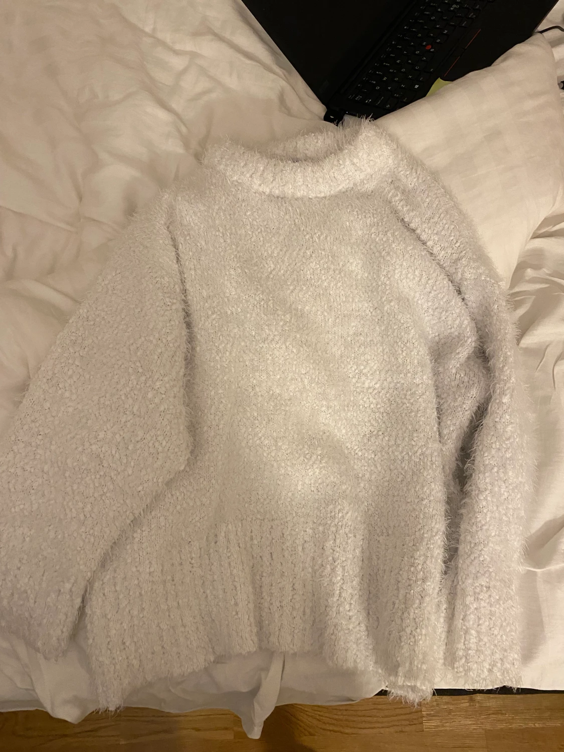 Vit stickad tröja