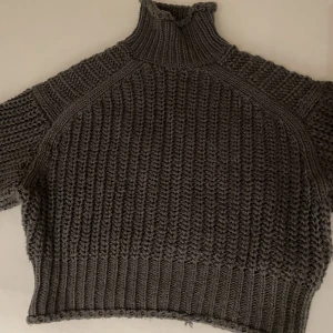 Stickad polotröja - Jättefin stickad polotröja från hm. Använd fåtal gånger 💞