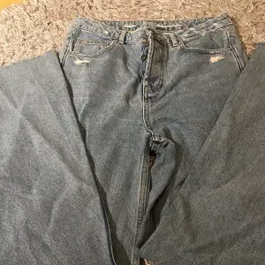 Ett par jättefina jeans från Gina Tricot i ett jättefint skick 