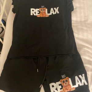 Set  - Säljer detta sätter från shein använd fåtal gånger. Köpt för 200kr säljer för 100kr