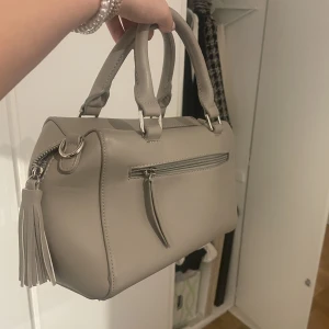 Väska - Köpt på sellpy,helt oskadd och som ny!