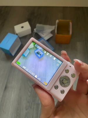 Digitalkamera - Alla tillbehör, som simkort, aldrig använd 