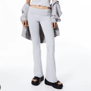 Yoga pants - Yoga pants från HM, köpta här på Plick men passade inte så säljer vidare 😊 helt slutsålda 