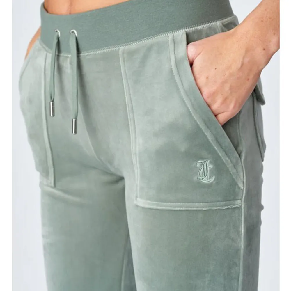 Jättefina juciy byxor i strl xs. Användt fåtal gånger och är i bra skick. Ord pris 1200kr. Jeans & Byxor.