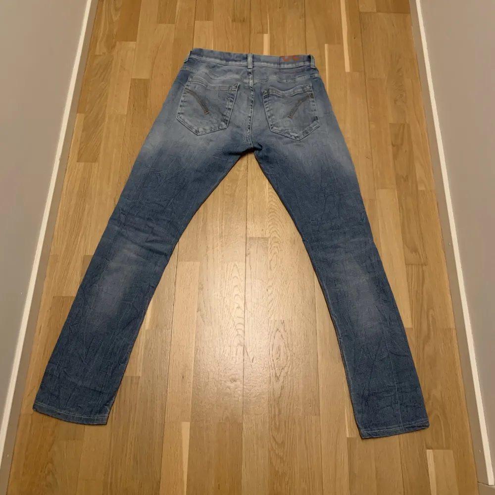 Nästan helt oanvända dondup jeans i modellen George. Kan köpas billigare vid snabb affär!. Jeans & Byxor.