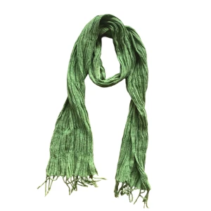 Grön halsduk/scarf💚 - Möts upp och fraktar💚så fin till en skinnjacka eller kappa! Perfekt om man vill ha en liten färgklick till outfiten ;)