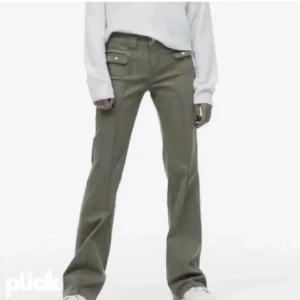 Gröna jeans - intressekoll på dessa gröna jeans från H&M, super fint skick! Stl 34 men passar även stl 36 då dem är stretchiga!❤️🥰 perfekta nu till hösten!