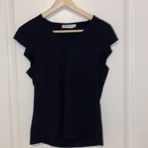 Topp - Topp med slit i ärmarna🤍