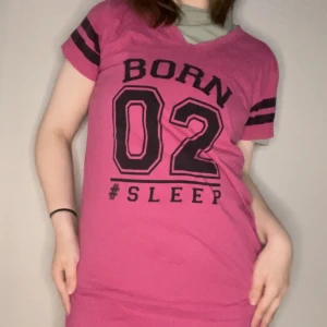 Nattlinne  - Ett nattlinne jag tyvärr inte gillar så mycket. Mycket fåtal användningar. 