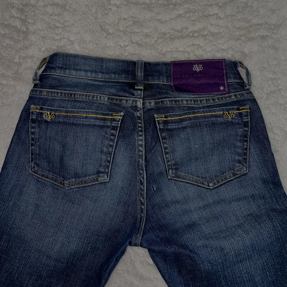 Super snygga lågmidjade jeans från Victoria beckham(bootcut)😍 . Jeans & Byxor.