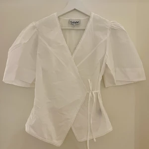 Ganni blus - oanvänd/endast testad