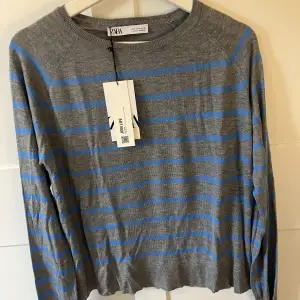 Säljer denna snygga och populära zara tröjan!❤️Helt oanvänd med prislappen kvar😍Storlek S