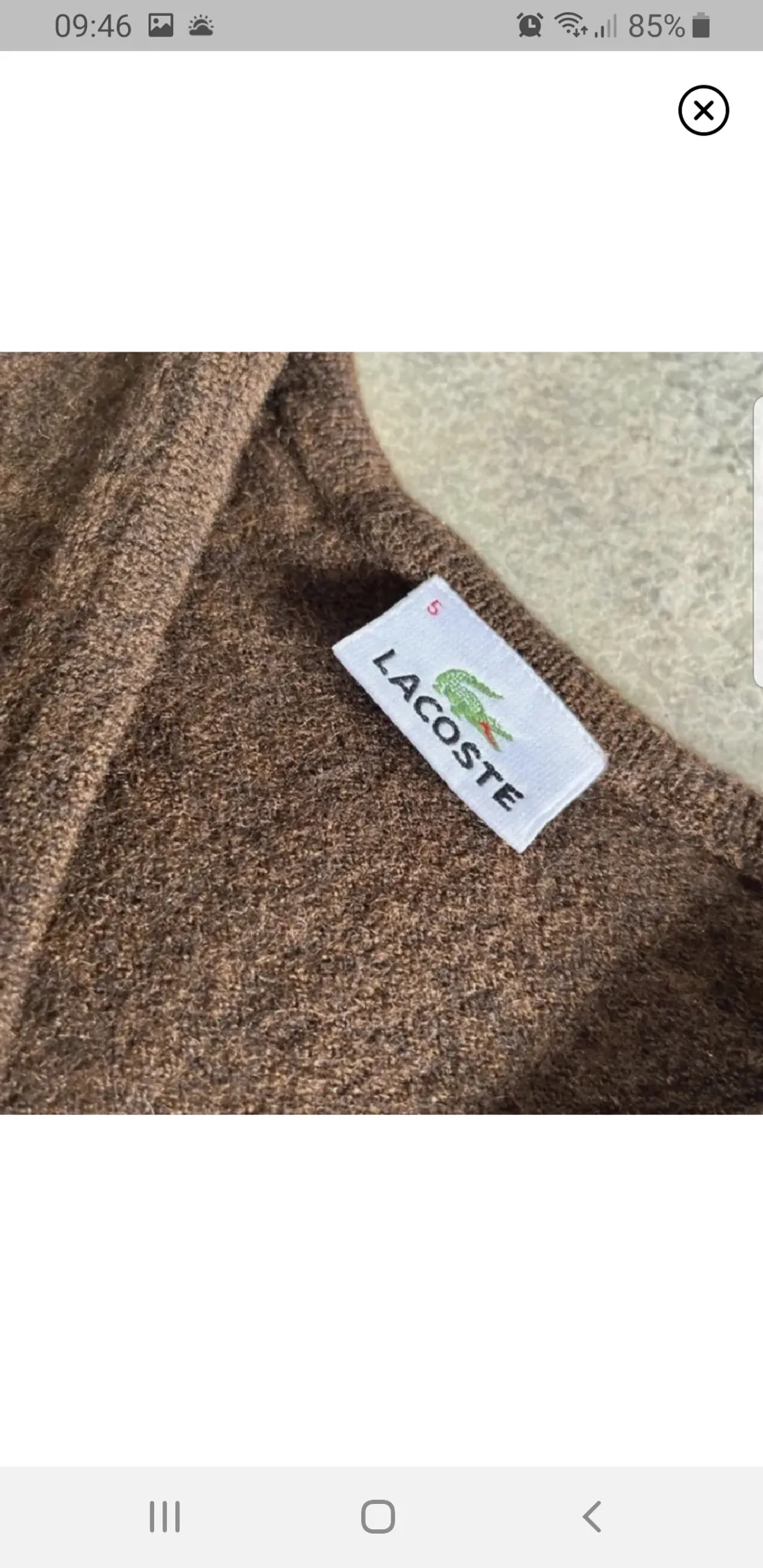 Säljer denna Lacoste stickade tröjan då den inte passade som jag ville. Inga skador och aldrig använd av mig ensast testad. Super sick 10/10 💗 Skriv gärna privat om frågor. Stickat.