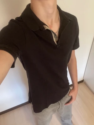 Burberry pike - Säljer nu min sjukt feta burberry pike💸 Extremt bra skick och väldigt lite använd. Bara att skriva vid frågor!🍾