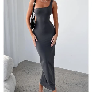 Klänning med öppen rygg - Säljer denna superfina klänning från white fox, aldrig använd, köpt för 770kr💕💕