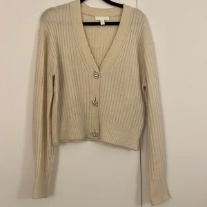 Kofta - Fin off-white kofta med silver detaljer