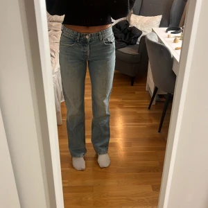 Jeans - Jätte fina mid Waisted jeans från zara! Säljer så jag inte använder dom så ofta:)