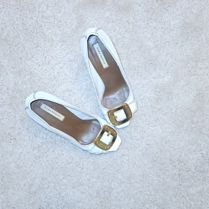 ZARA woman skor - Sjukt snygga klackar men ganska slitna, därför billiga!💗 Själv har jag storlek 37 men de här var ganska så små!💗