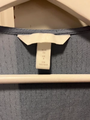 Blus hm - Blå blus ifrån hm