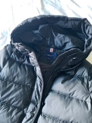 Gant jacka - Gant jacka, svart, storlek S. Mycket fint skick, nästan oanvänd.