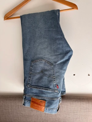 Levis 501 - Säljer mina Levis 501 som jag köpte i mars. Storlek 31:32