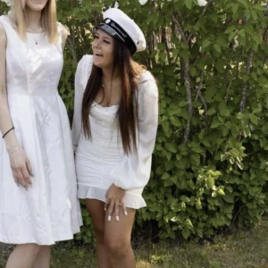 Vit klänning - Säljer nu min super fina student klänning! Använd en gång 