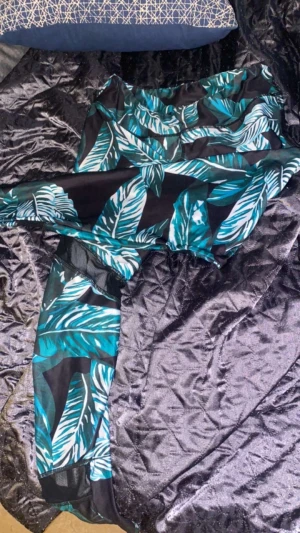 Tränings byxor  - Ett par tränings byxor som är i ett jätte bra skick. Nästan helt oanvända. 