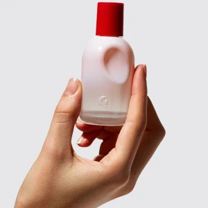 Glossier parfym - Glossier parfymen är använd max 3 gånger då lukten inte passade mig. Som ny 