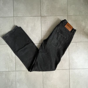 MONTÉN - Jeans från MONTÉN | storlek 32/32 | skicket på jeansen är väldigt bra | pris 400kr