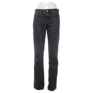 Zara jeans  - Säljer dessa zara jeans i storlek 38, okej skick, 90kr + frakt 
