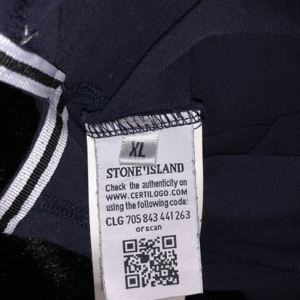 Stone Island piqe slim fit  Storlek Xl men passar L retail 1700 kr  mitt pris 350 kr. T-shirts.